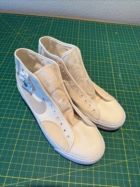Nike Women's High-Top Canvas Sneakers in Off-White. Never worn. No laces.